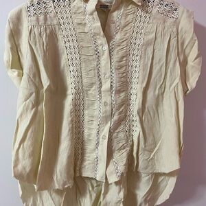 Gimmicks by BKE Cream Lace Blouse